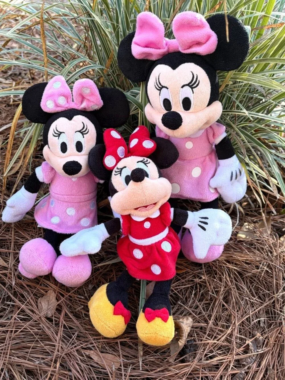 Three Minnie Mouse Plush Dolls In Pink & Red Outfits With Polka Dots S10